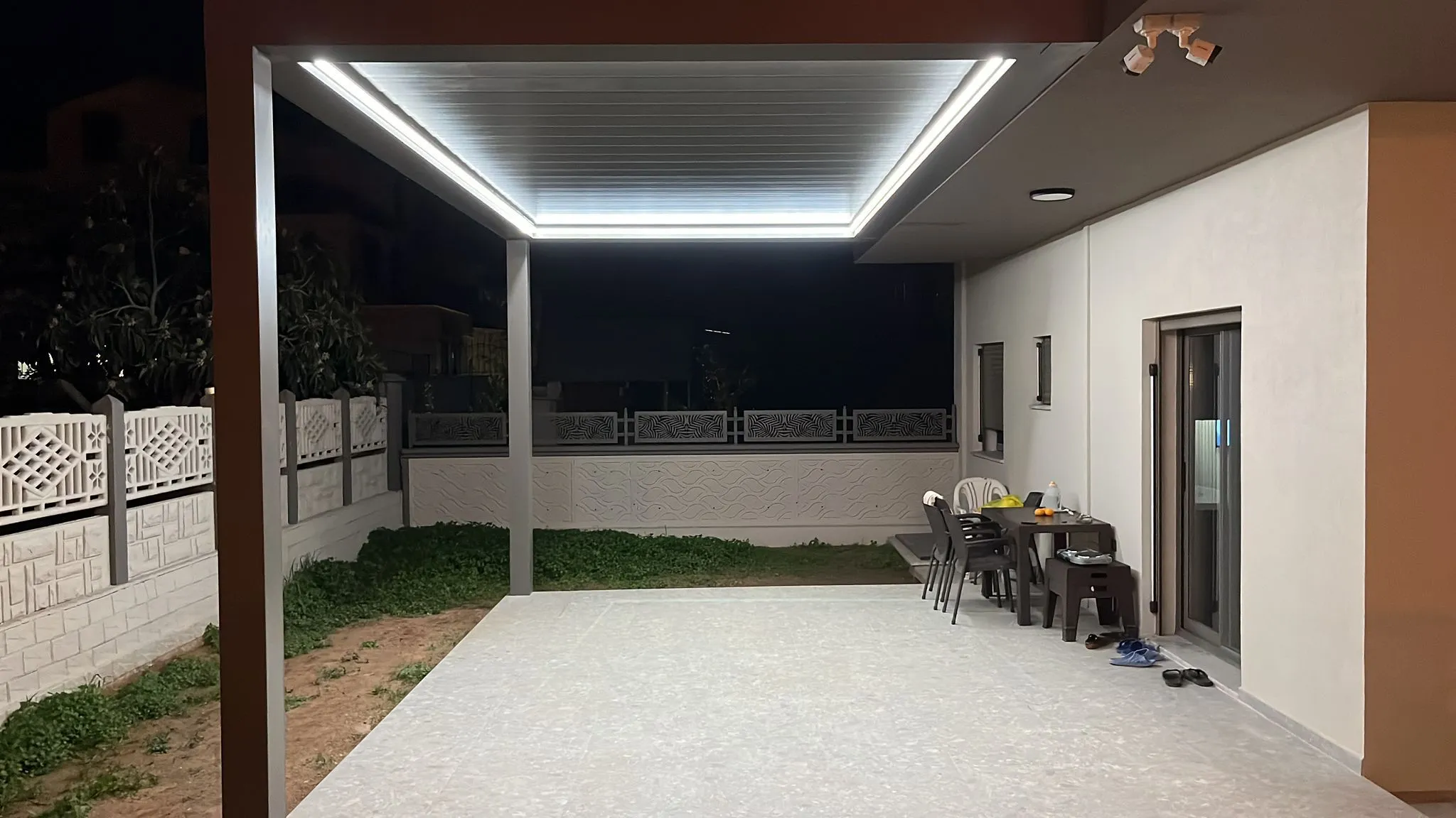 İzmir Bioklimatik Tavan Sistemi Uygulaması